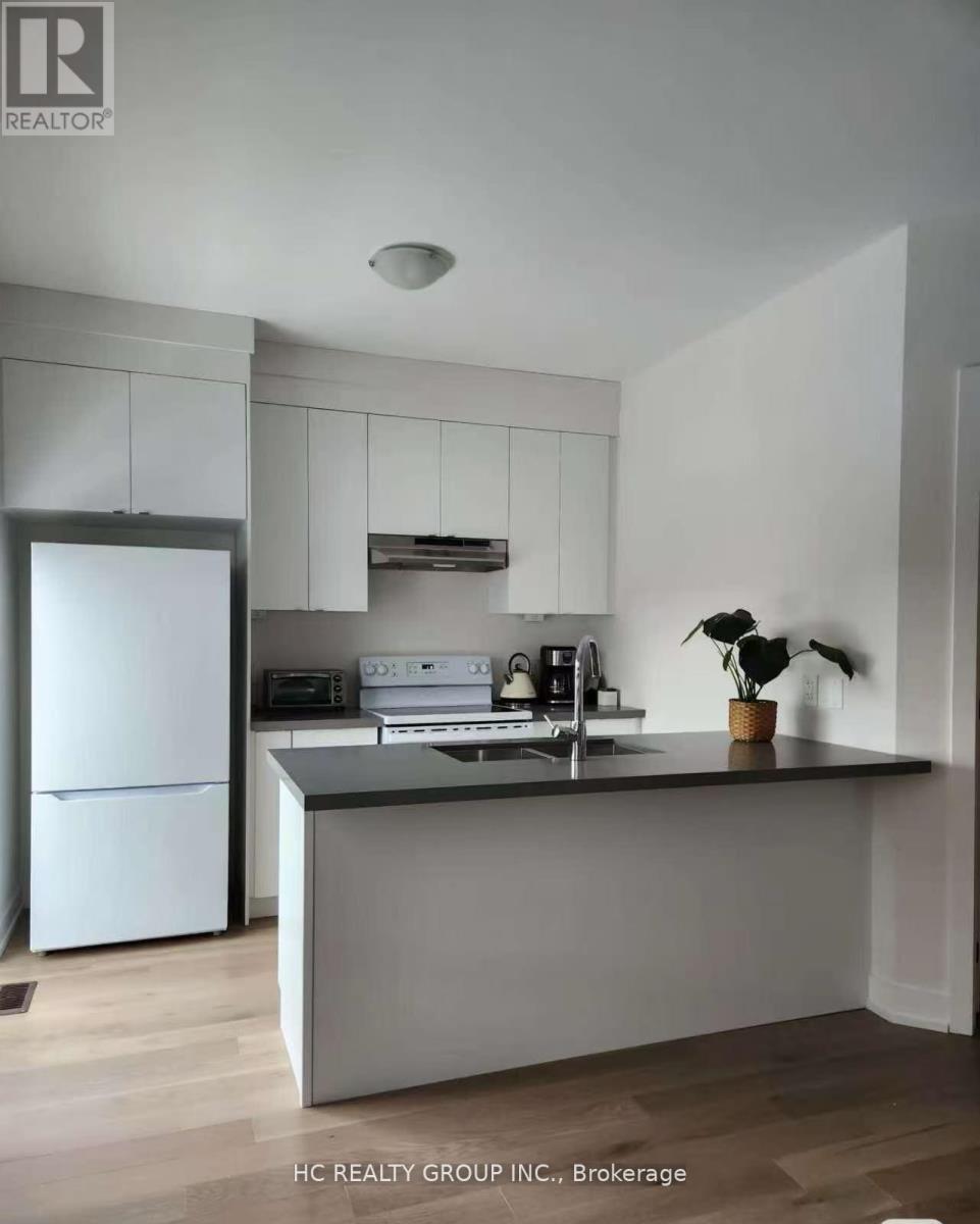 COACH HOUSE - 9416 BAYVIEW AVENUE, Richmond Hill, Ontario