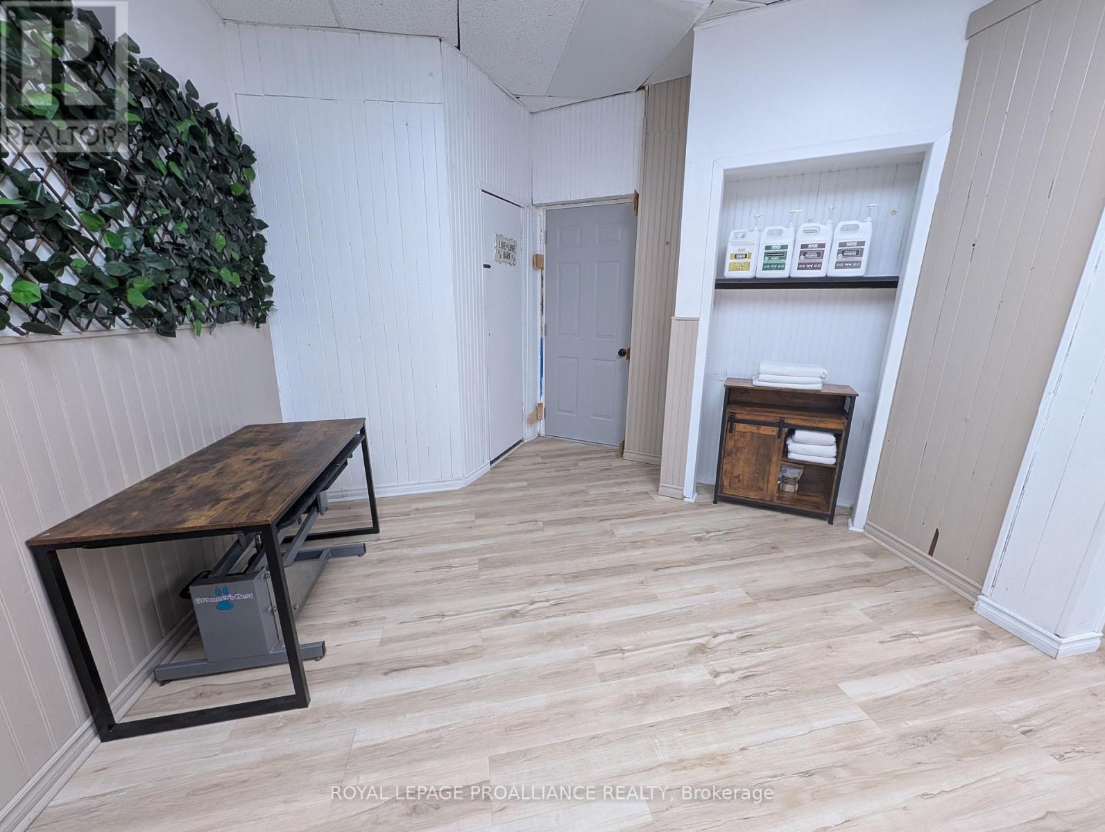 Front Unit - 48 King Street Nw, Quinte West, Ontario K8V 3V8 - Photo 5 - X12507418