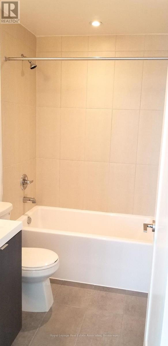 921 - 9 Mabelle Avenue, Toronto, Ontario M9A 0E1 - Photo 8 - W12510162