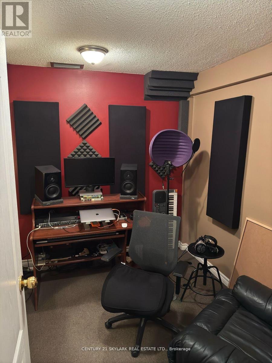 17 - 75 Rosedale Avenue W, Brampton, Ontario  L6X 4H4 - Photo 4 - W12510178