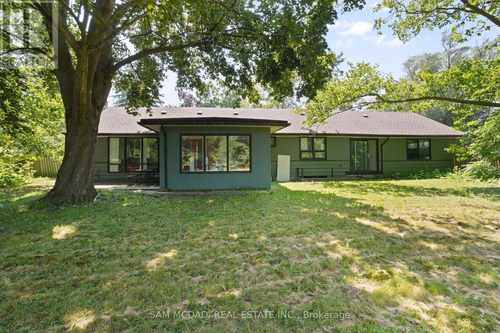 415 Country Club Crescent, Mississauga (Clarkson), Ontario  L5J 2P9 - Photo 15 - W12510196