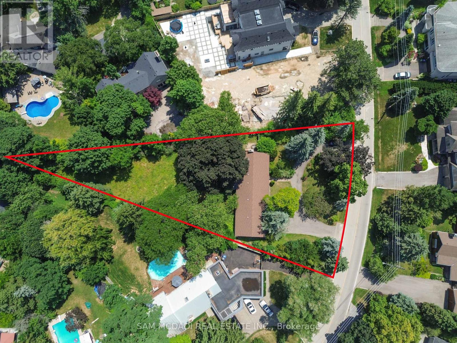 415 Country Club Crescent, Mississauga (Clarkson), Ontario  L5J 2P9 - Photo 6 - W12510196