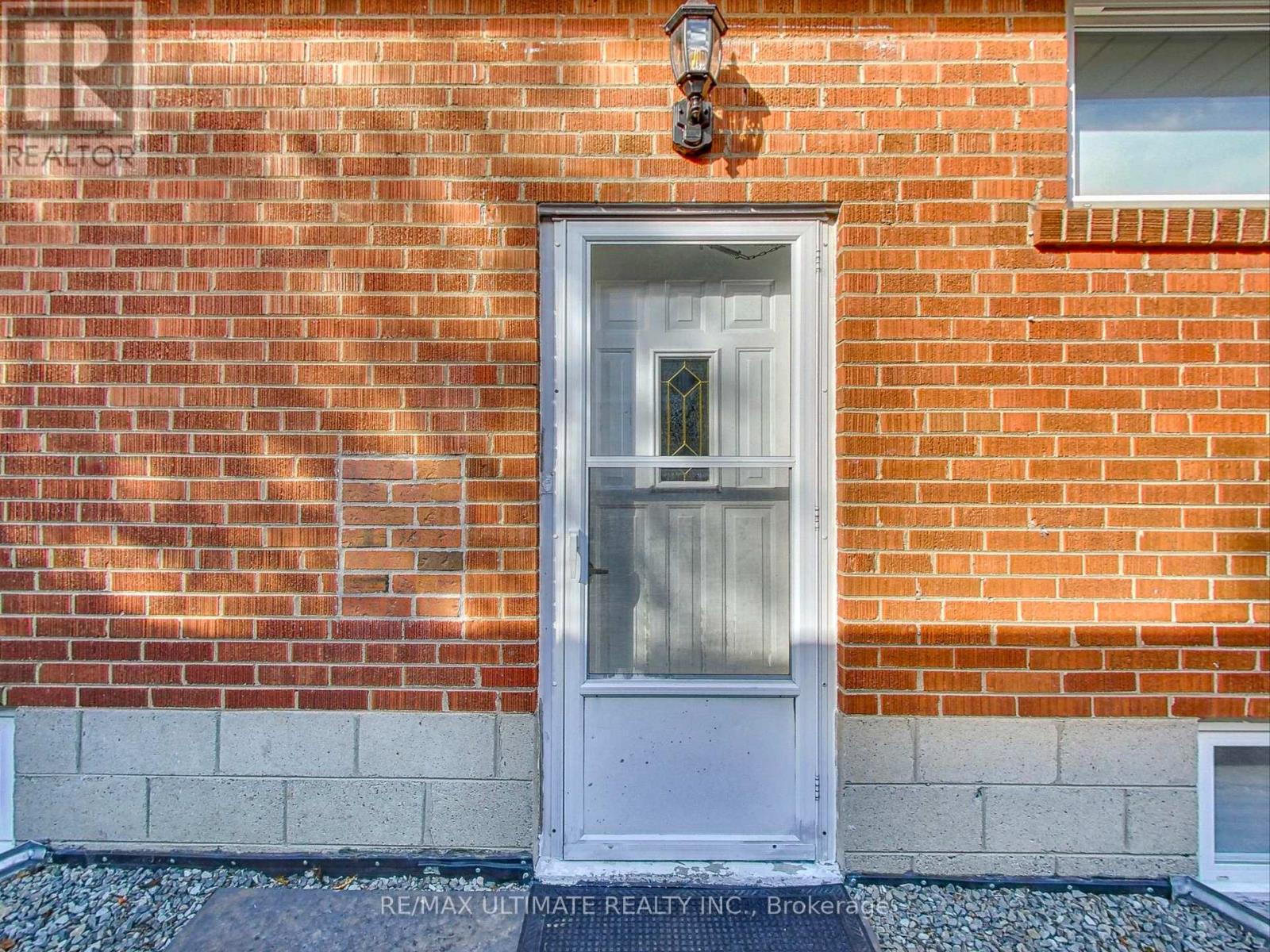 Lower - 11 Westona Street, Toronto, Ontario  M9P 2X8 - Photo 3 - W12510208