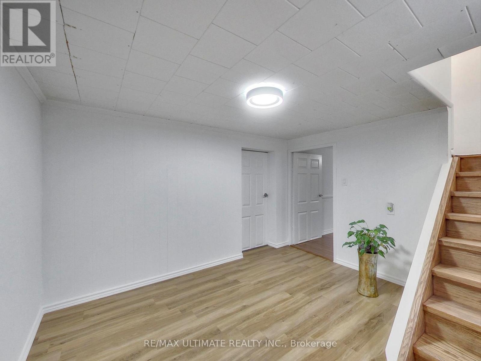 Lower - 11 Westona Street, Toronto, Ontario  M9P 2X8 - Photo 6 - W12510208