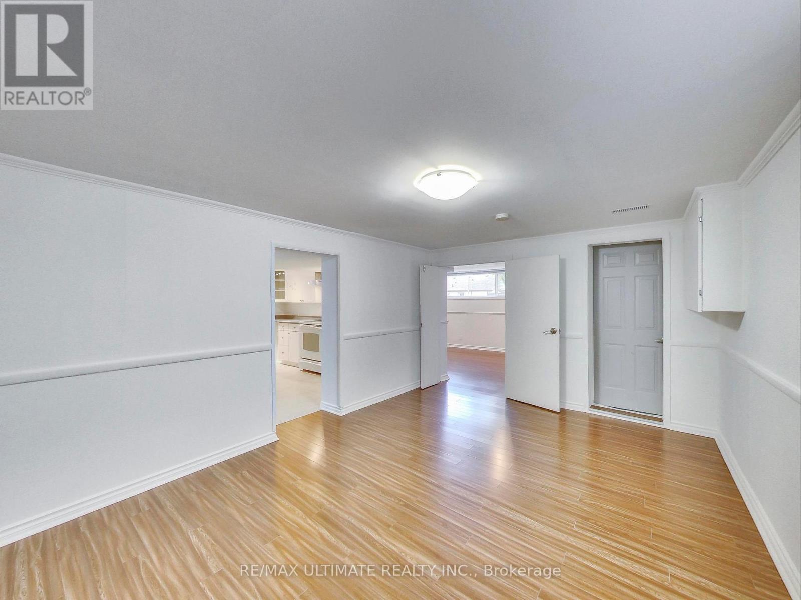 Lower - 11 Westona Street, Toronto, Ontario  M9P 2X8 - Photo 8 - W12510208