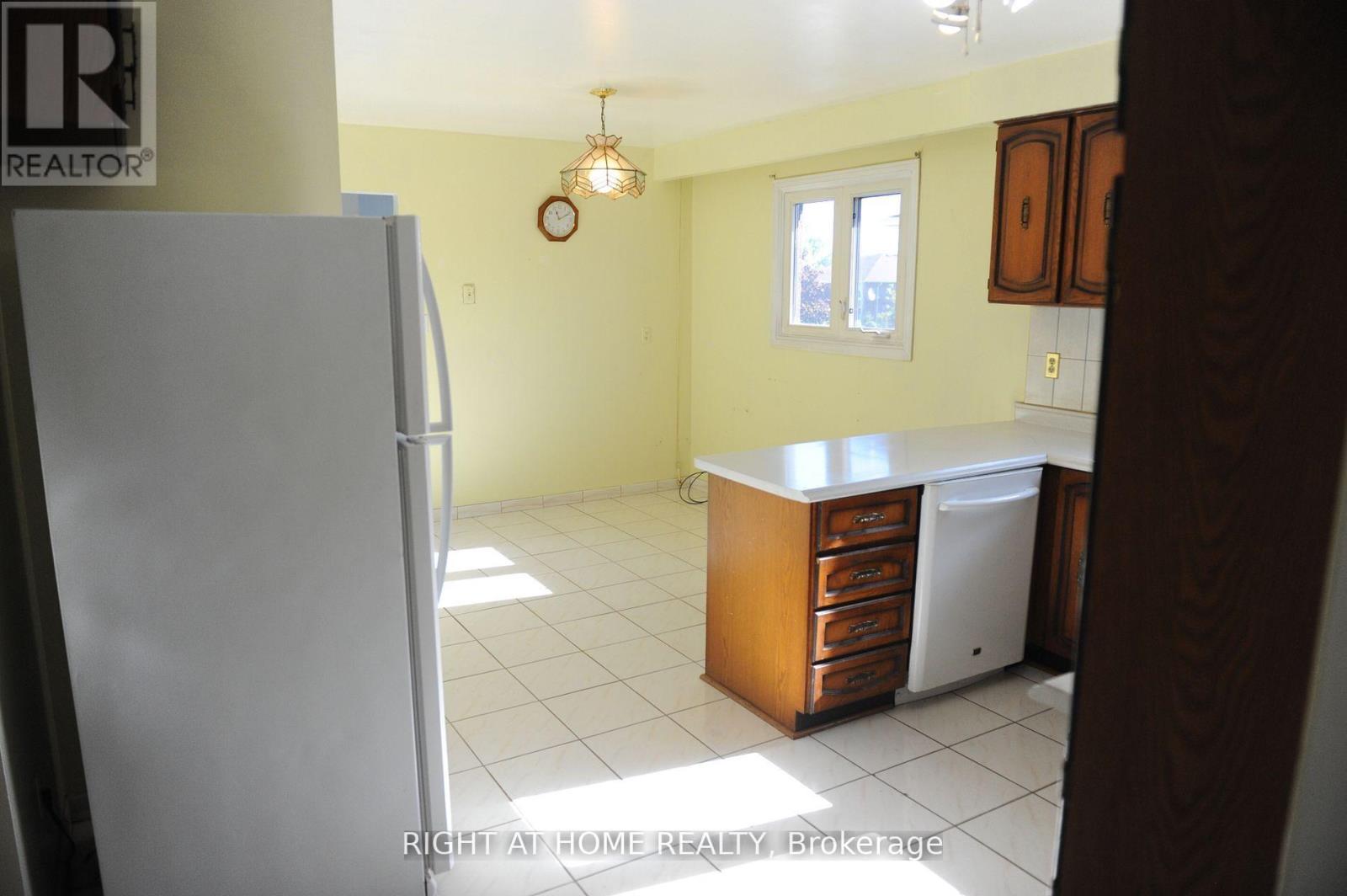 Upper - 1618 Corkstone Glade, Mississauga, Ontario L4W 2E7 - Photo 12 - W12510232