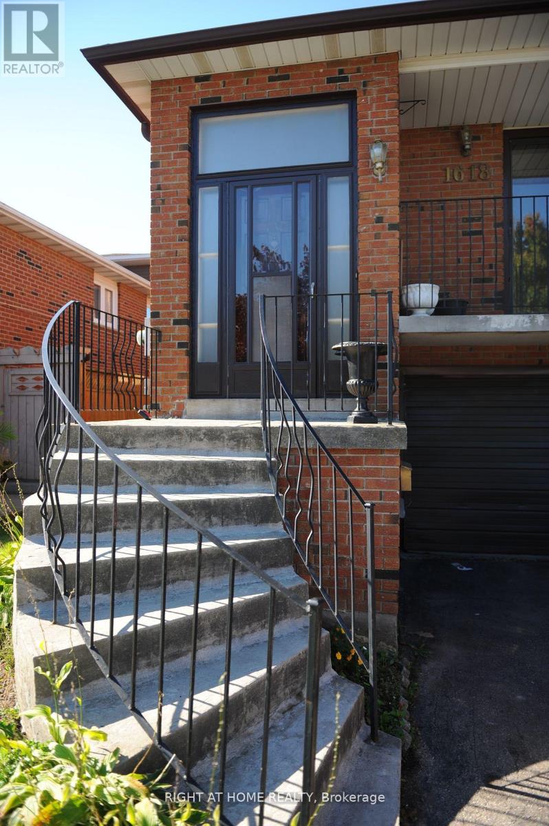 Upper - 1618 Corkstone Glade, Mississauga, Ontario L4W 2E7 - Photo 2 - W12510232