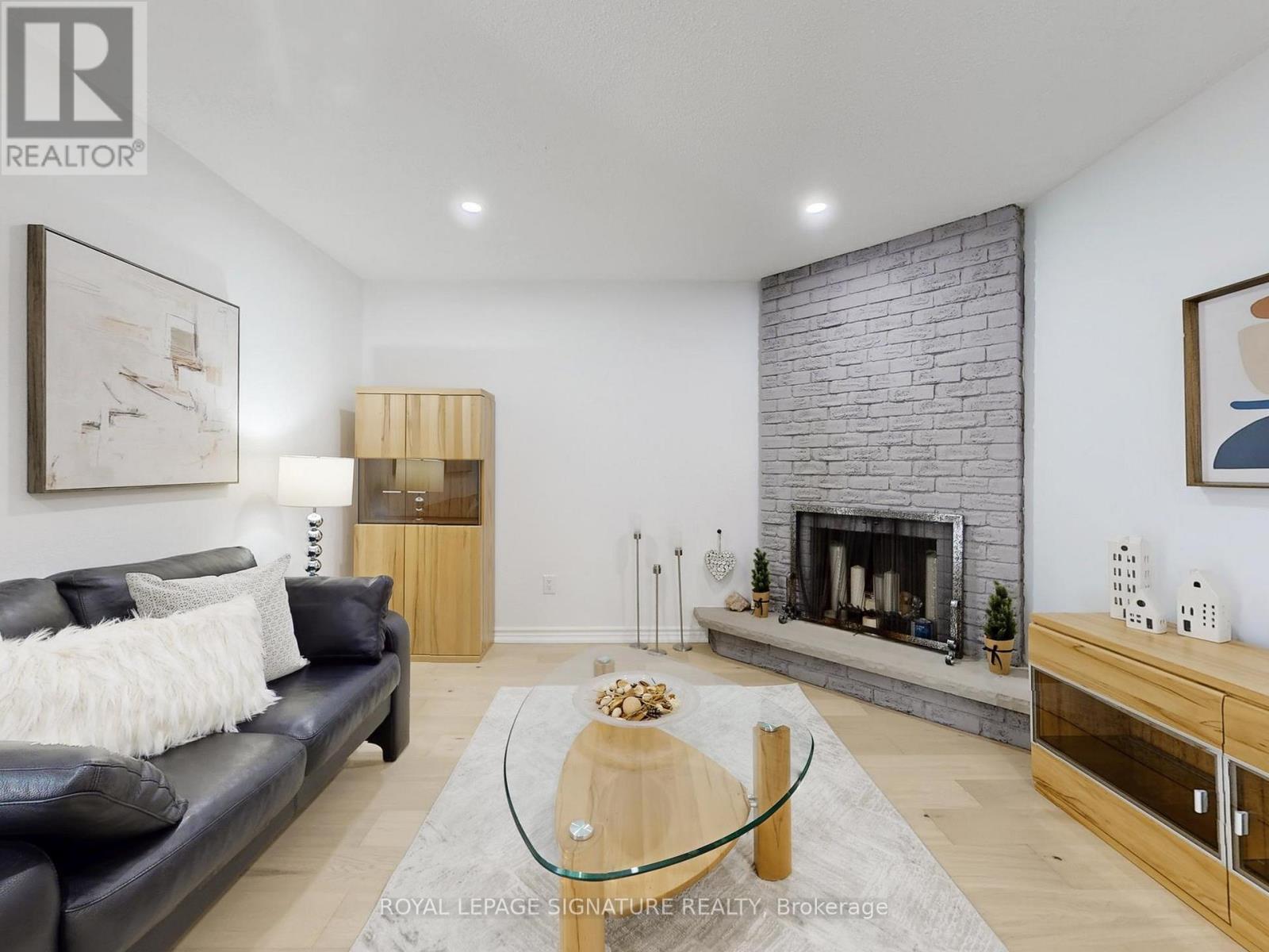 4 Larksmere Court, Markham, Ontario L3R 3R1 - Photo 10 - N12509982