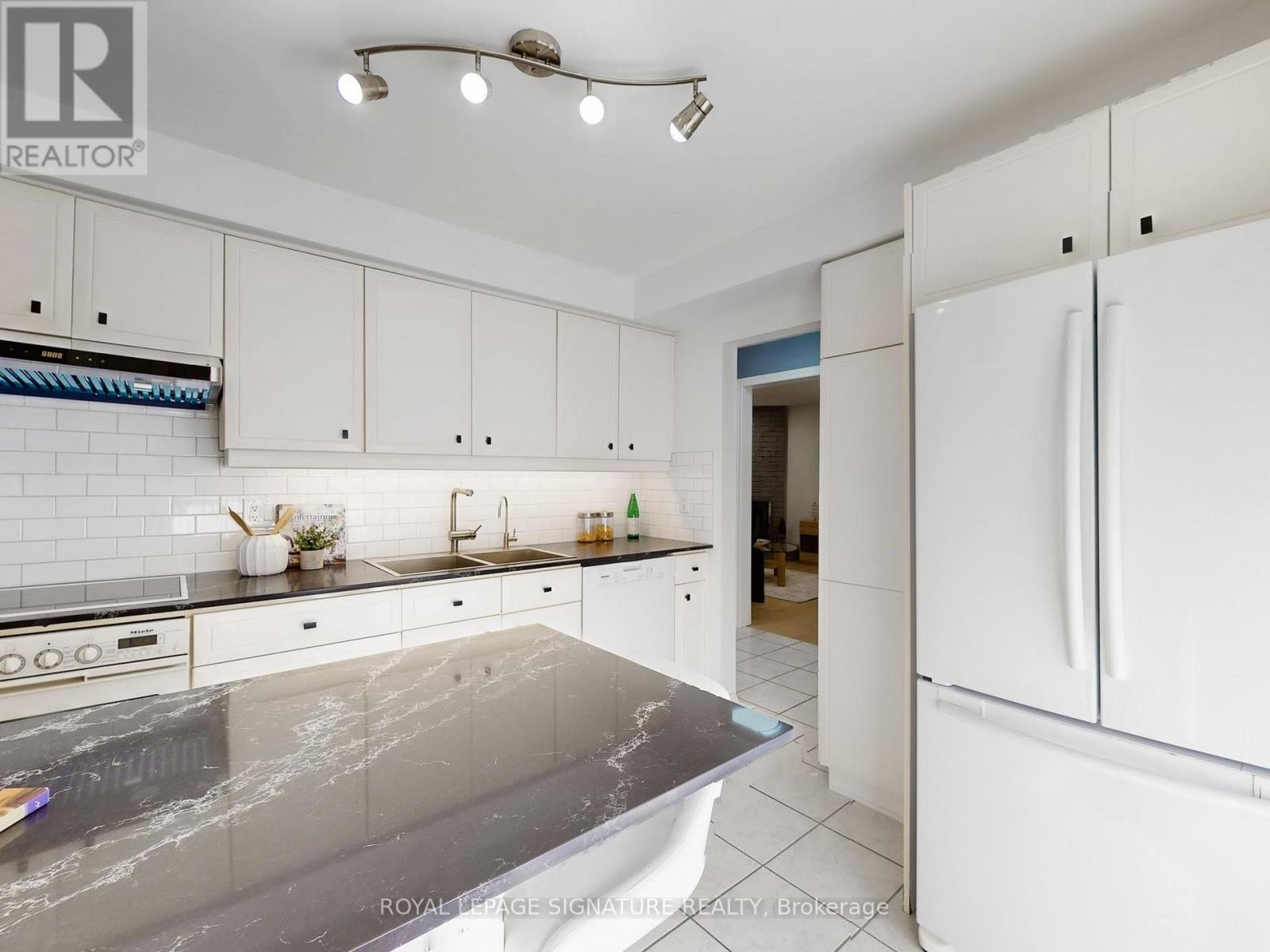 4 Larksmere Court, Markham, Ontario L3R 3R1 - Photo 16 - N12509982