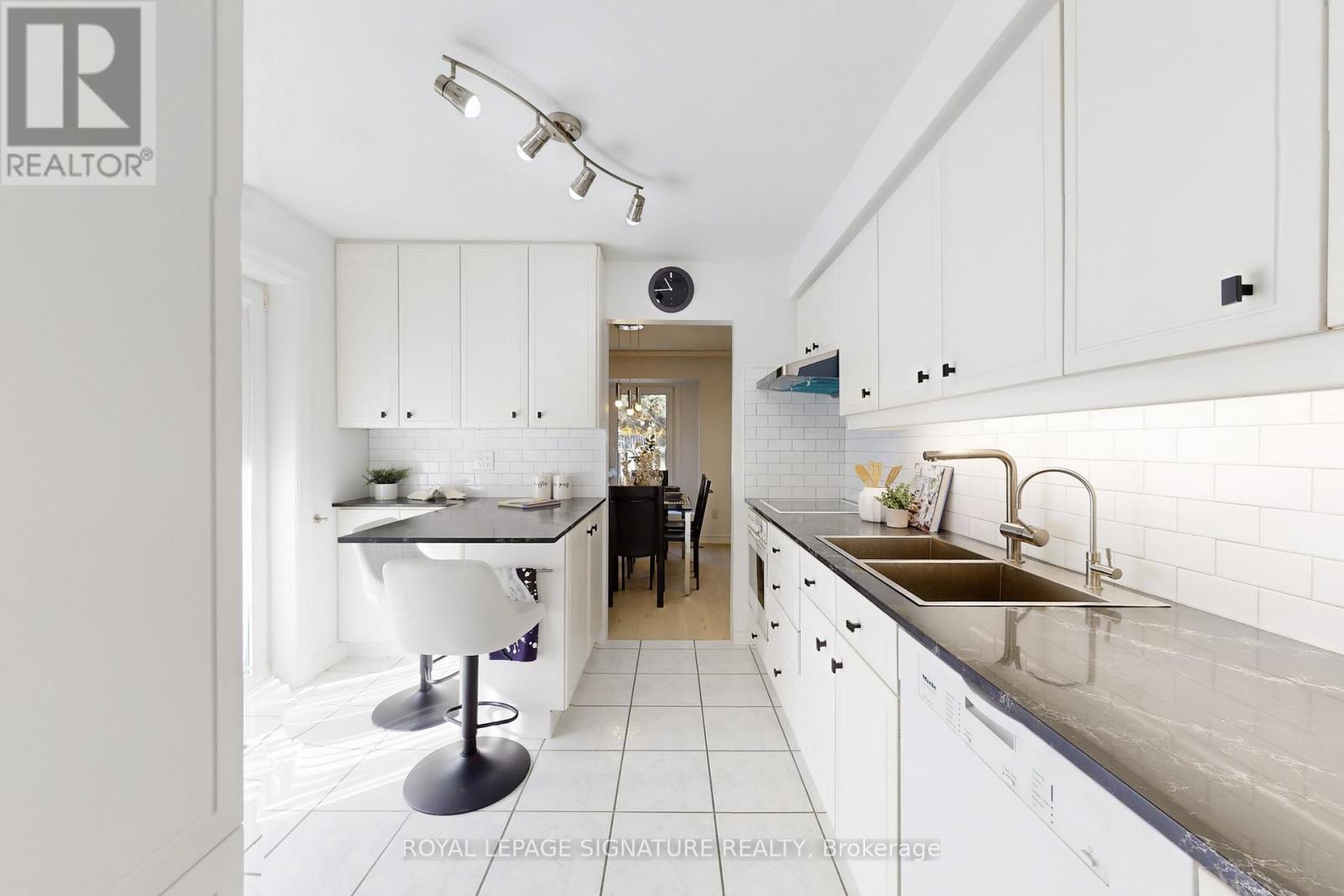 4 Larksmere Court, Markham, Ontario L3R 3R1 - Photo 18 - N12509982