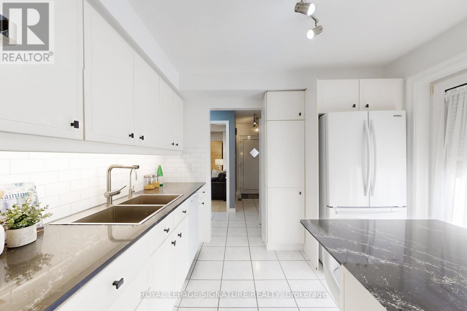 4 Larksmere Court, Markham, Ontario L3R 3R1 - Photo 17 - N12509982