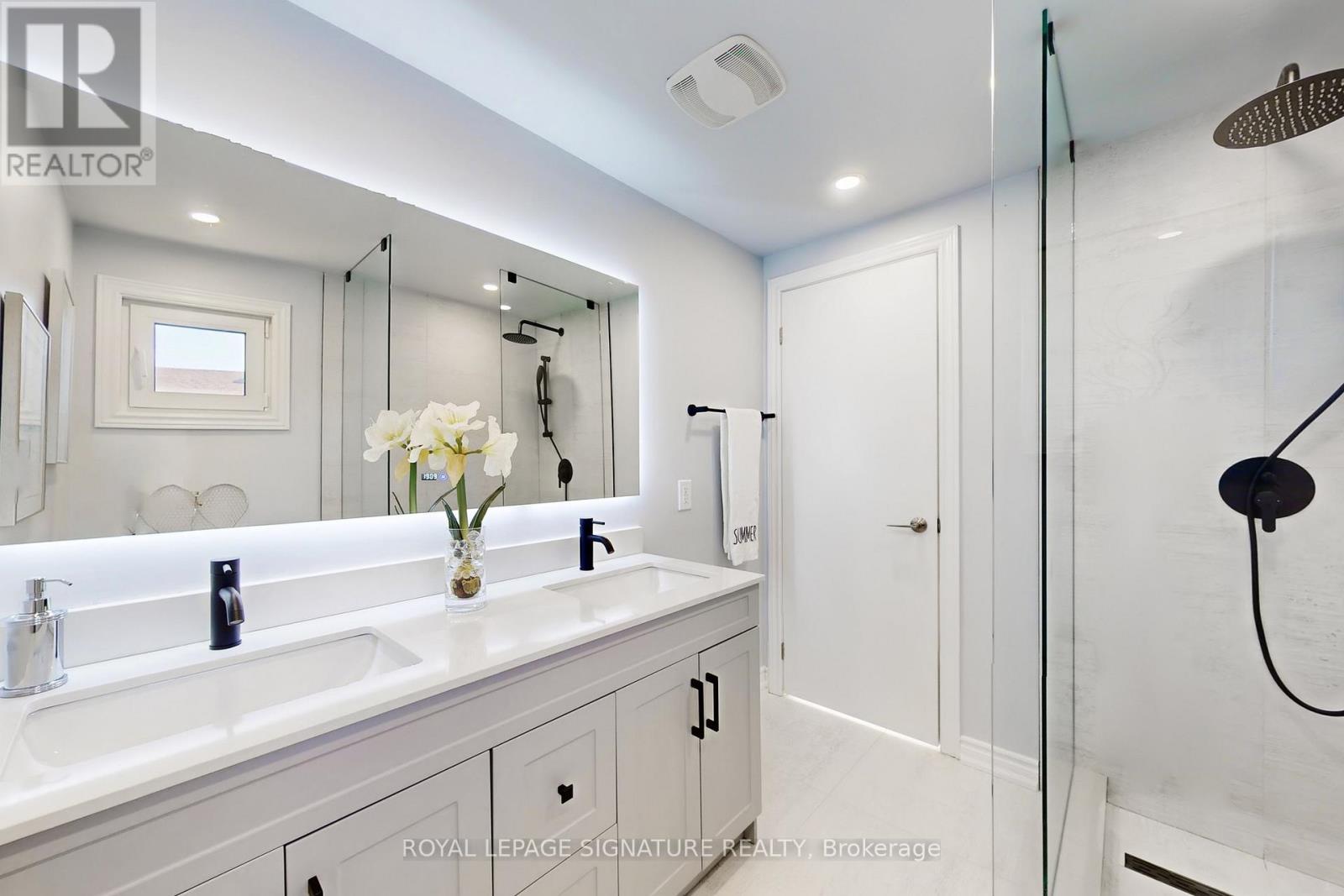 4 Larksmere Court, Markham, Ontario L3R 3R1 - Photo 24 - N12509982