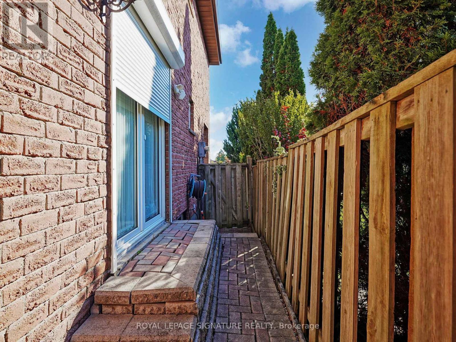 4 Larksmere Court, Markham, Ontario L3R 3R1 - Photo 37 - N12509982