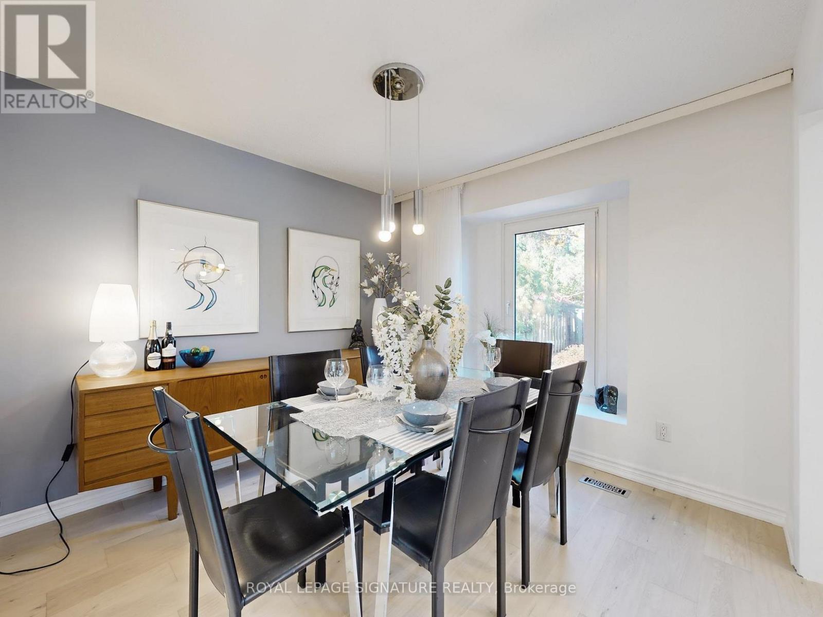 4 Larksmere Court, Markham, Ontario L3R 3R1 - Photo 7 - N12509982