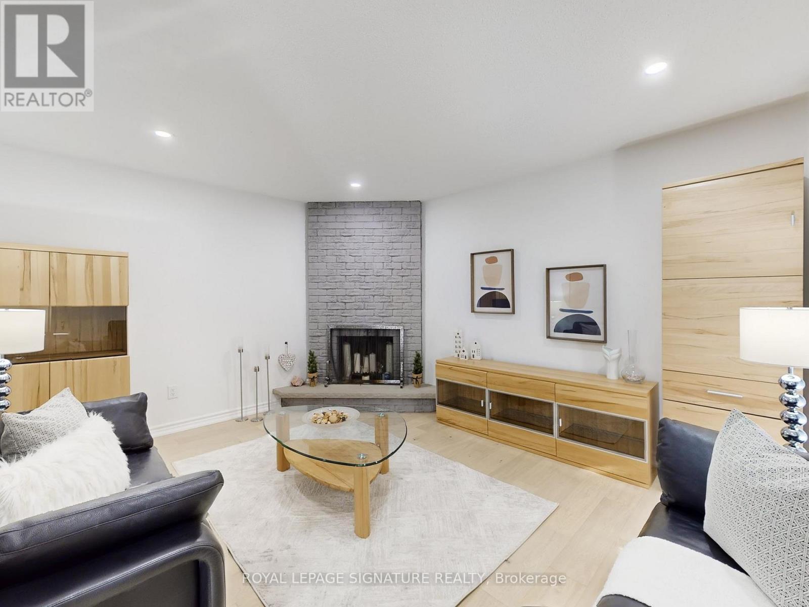 4 Larksmere Court, Markham, Ontario L3R 3R1 - Photo 9 - N12509982