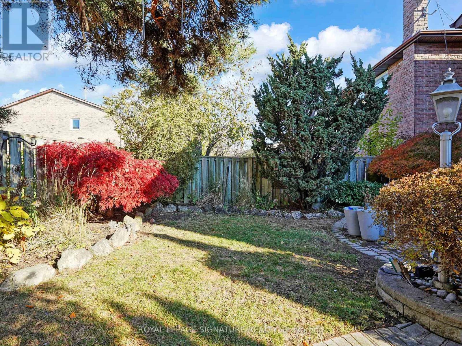 4 Larksmere Court, Markham, Ontario L3R 3R1 - Photo 36 - N12509982