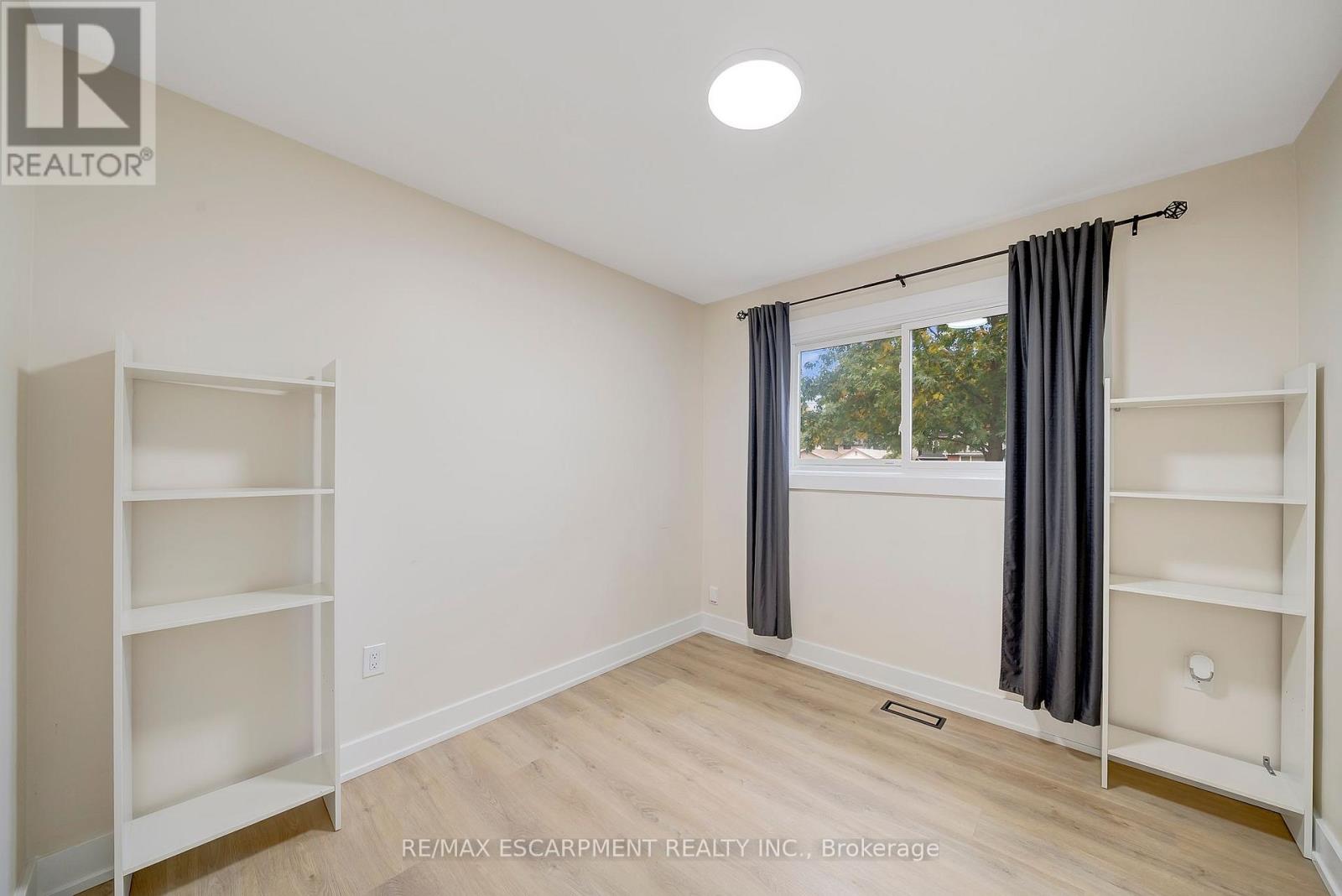 72 West 25th Street, Hamilton, Ontario  L9C 4X2 - Photo 14 - X12510224