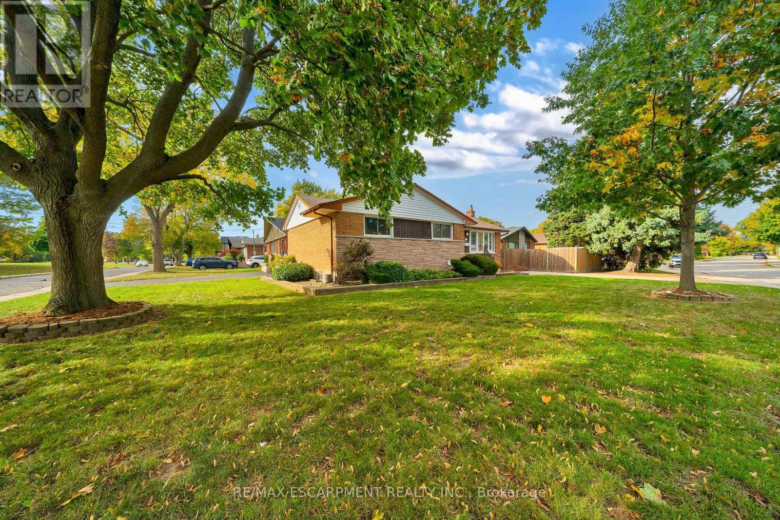 72 West 25th Street, Hamilton, Ontario  L9C 4X2 - Photo 3 - X12510224