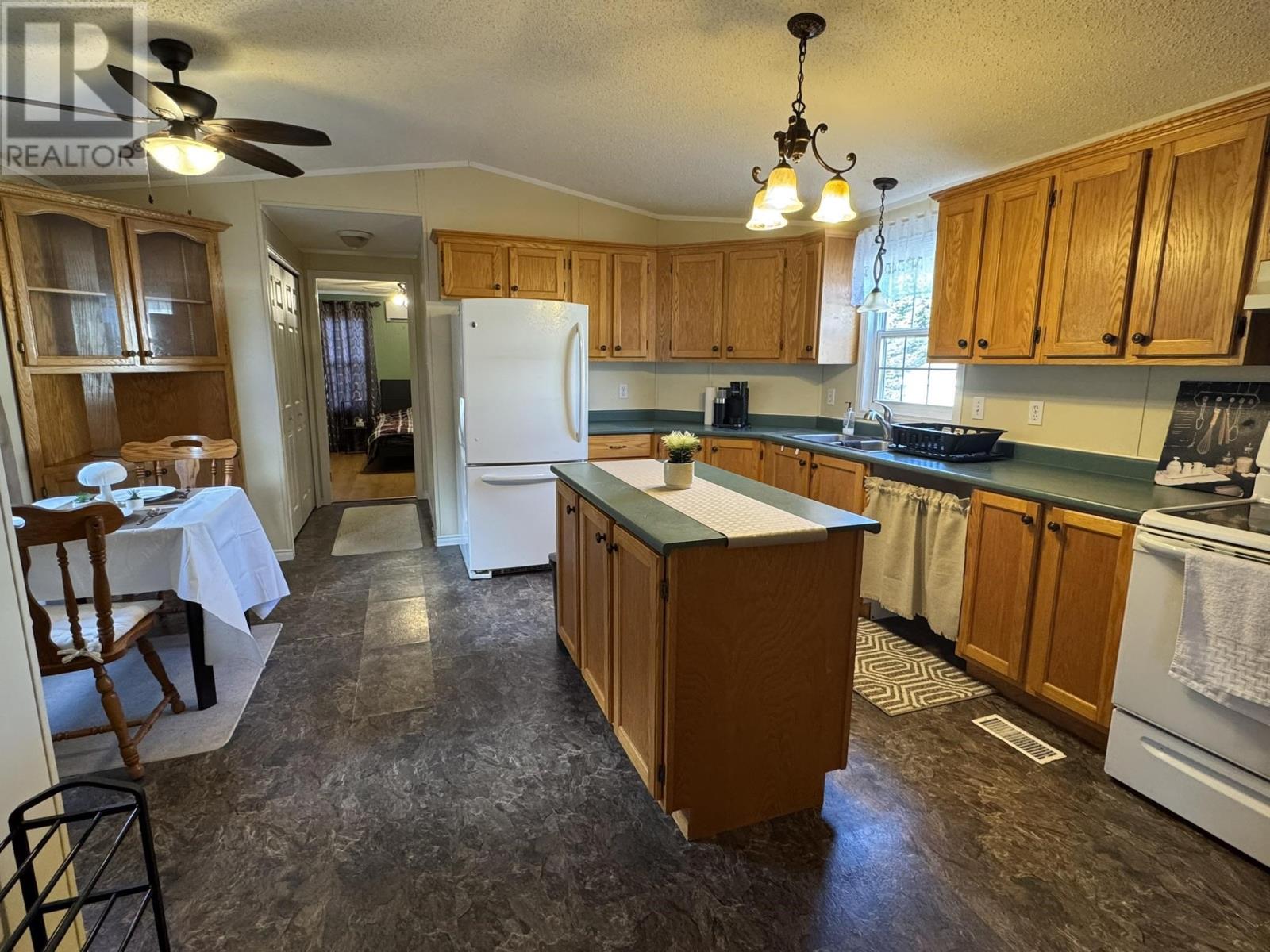 26 Cameron Avenue, Summerside, Prince Edward Island  C1N 6P8 - Photo 5 - 202516479