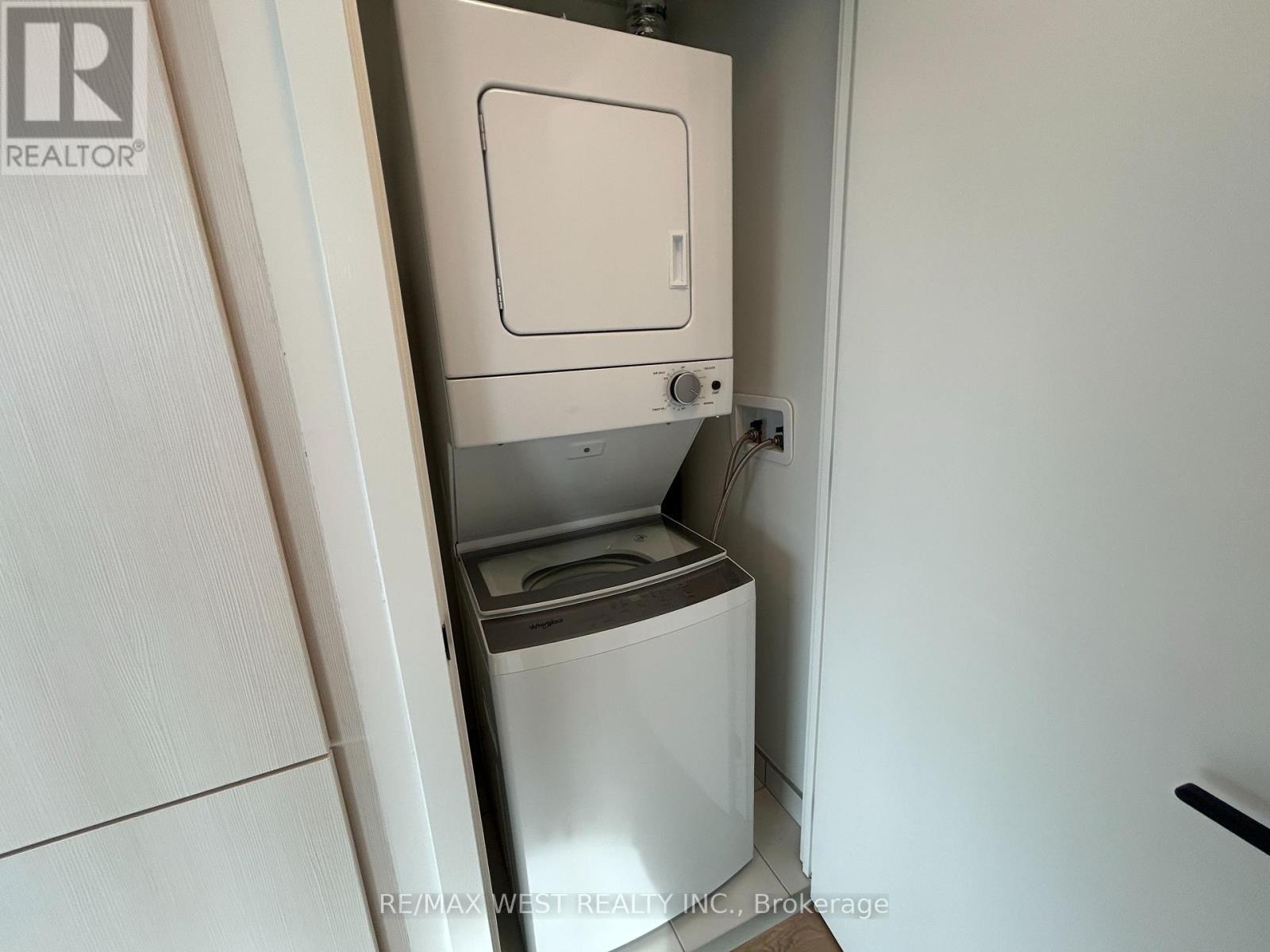 403 - 10 Graphophone Grove, Toronto, Ontario M6H 0E5 - Photo 8 - W12509826