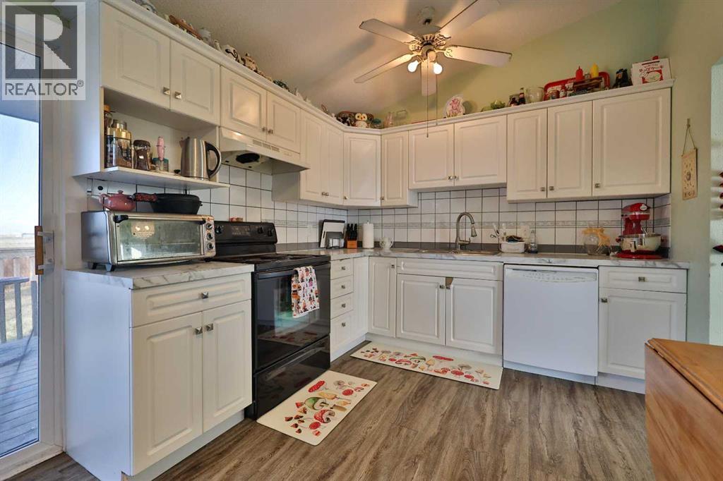 361 W 300 N, Raymond, Alberta  T0K 2S0 - Photo 8 - A2267069