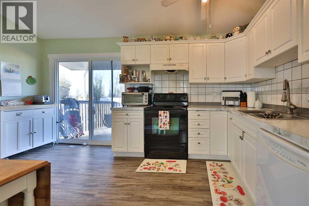 361 W 300 N, Raymond, Alberta  T0K 2S0 - Photo 7 - A2267069