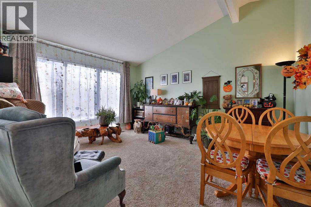 361 W 300 N, Raymond, Alberta  T0K 2S0 - Photo 3 - A2267069