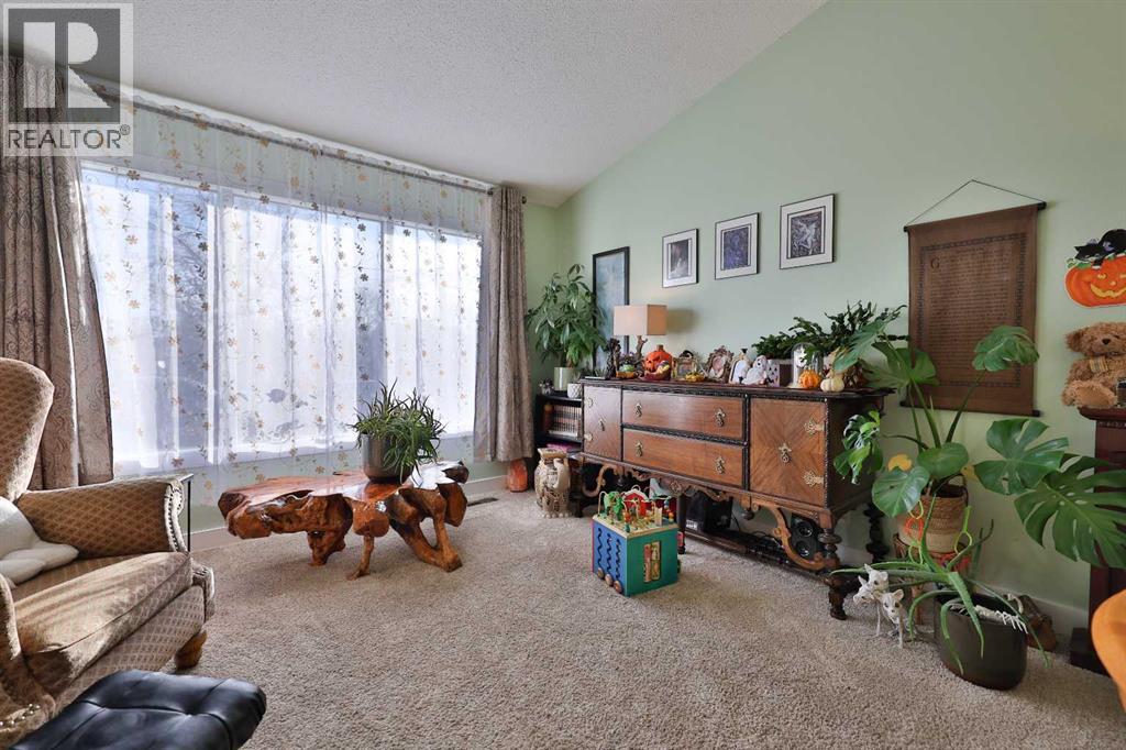 361 W 300 N, Raymond, Alberta  T0K 2S0 - Photo 4 - A2267069