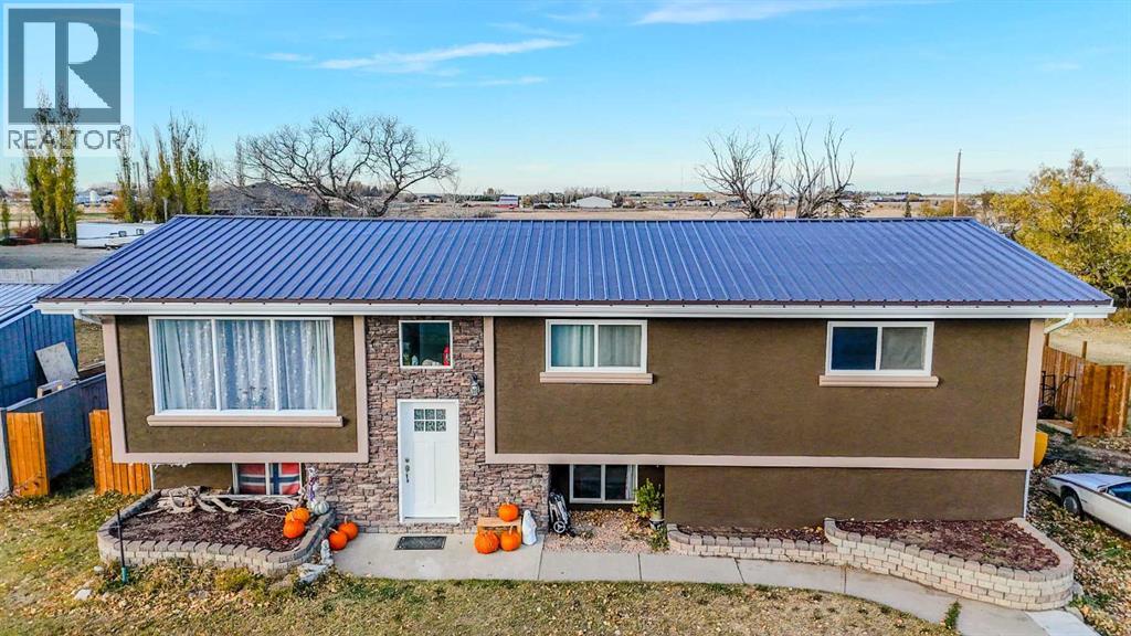 361 W 300 N, Raymond, Alberta  T0K 2S0 - Photo 2 - A2267069