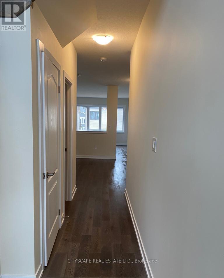 27 Wintergreen Crescent, Haldimand, Ontario N3W 0H9 - Photo 5 - X12509272