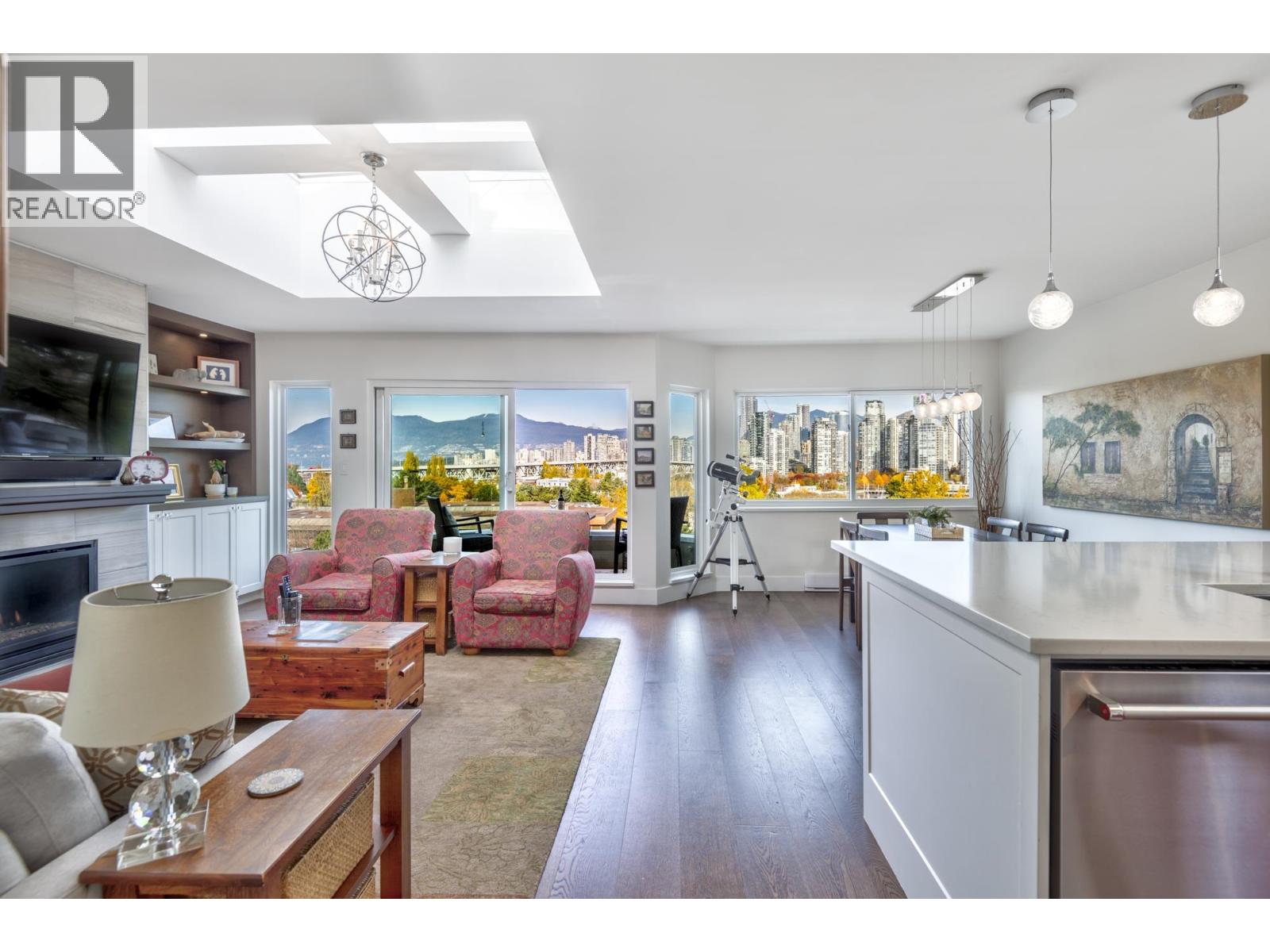 1251 W 7th Avenue, Vancouver, British Columbia  V6H 1B7 - Photo 1 - R3064807