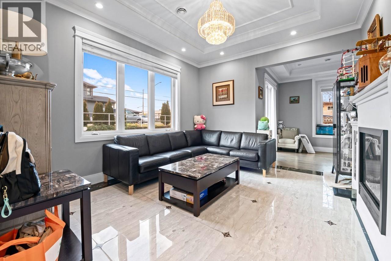 4434 Smith Avenue, Burnaby, British Columbia V5G 2V6 - Photo 2 - R3064792