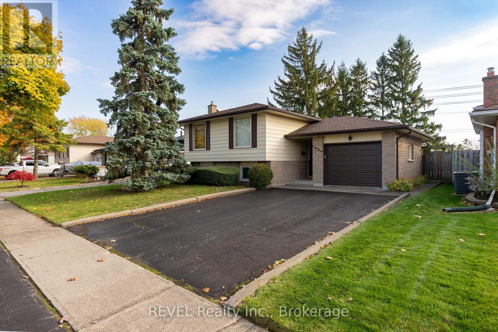 7984 Thorton Street, Niagara Falls, Ontario  L2H 2C3 - Photo 2 - X12510302