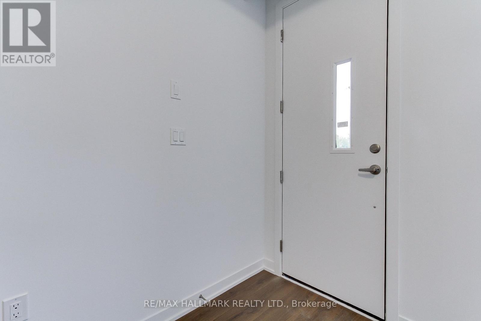 6 Turtle Island Road, Toronto, Ontario  M6A 2M5 - Photo 3 - C12510284