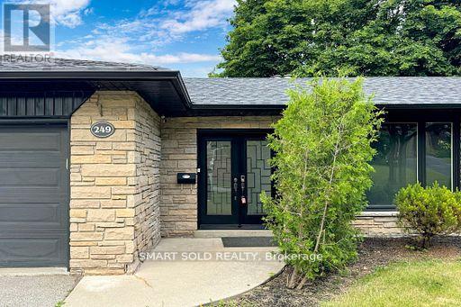 249 Maxome Avenue, Toronto, Ontario  M2M 3L5 - Photo 2 - C12510324