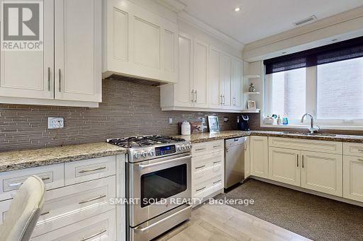 249 Maxome Avenue, Toronto, Ontario  M2M 3L5 - Photo 6 - C12510324