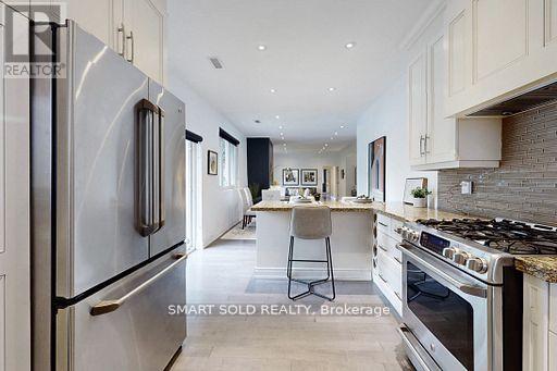 249 Maxome Avenue, Toronto, Ontario  M2M 3L5 - Photo 7 - C12510324