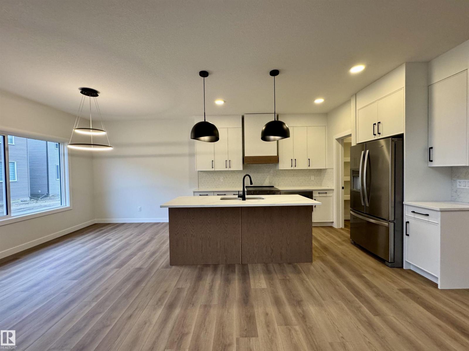 3218 DIXON WY SW, Edmonton, Alberta