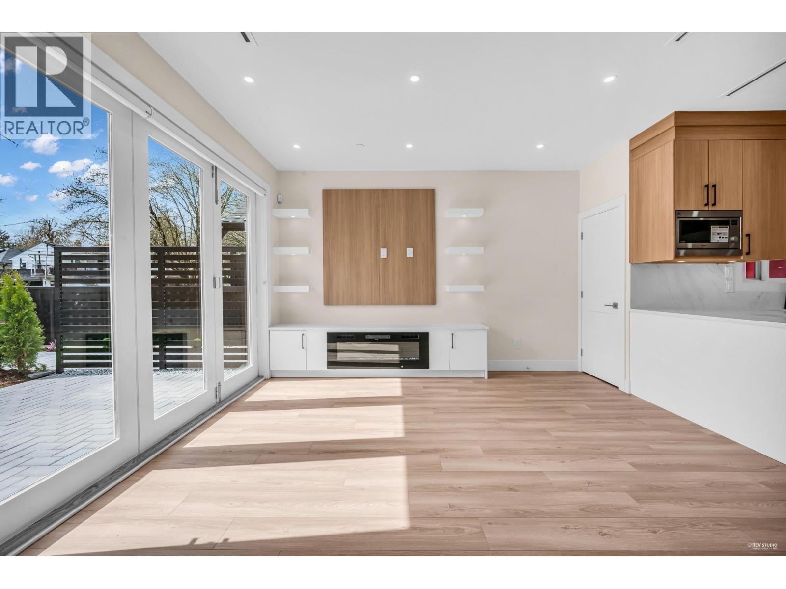 2371 Adanac Street, Vancouver, British Columbia  V5L 2E9 - Photo 5 - R3063083