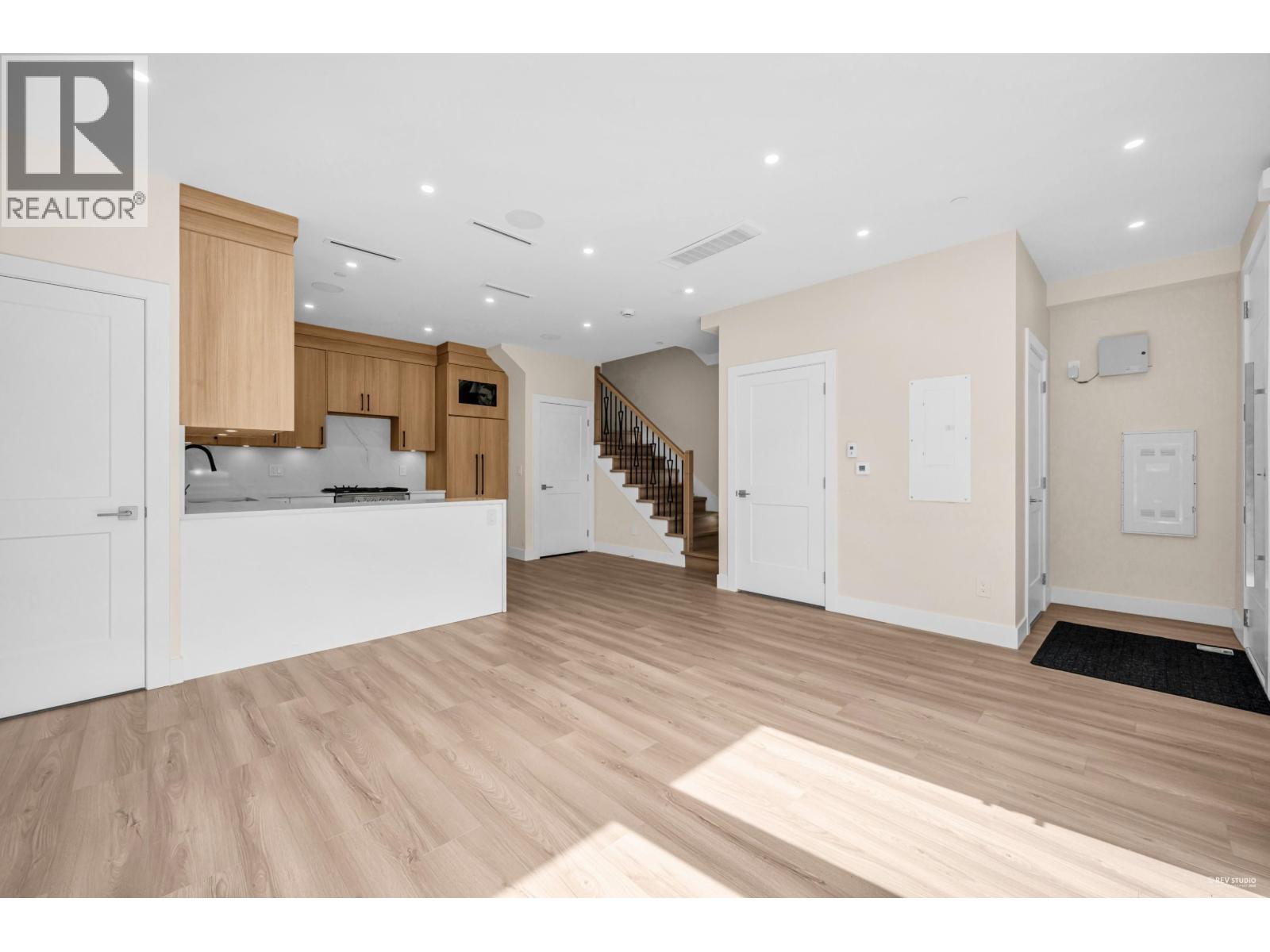 2371 Adanac Street, Vancouver, British Columbia  V5L 2E9 - Photo 3 - R3063083