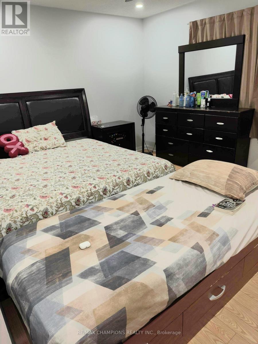 403 Brisdale Drive, Brampton, Ontario  L7A 3M5 - Photo 6 - W12503454