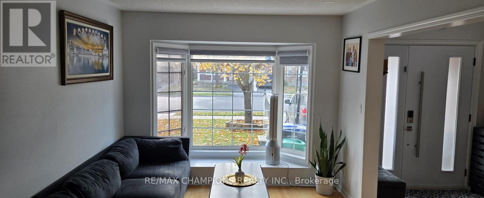 403 Brisdale Drive, Brampton, Ontario  L7A 3M5 - Photo 2 - W12503454