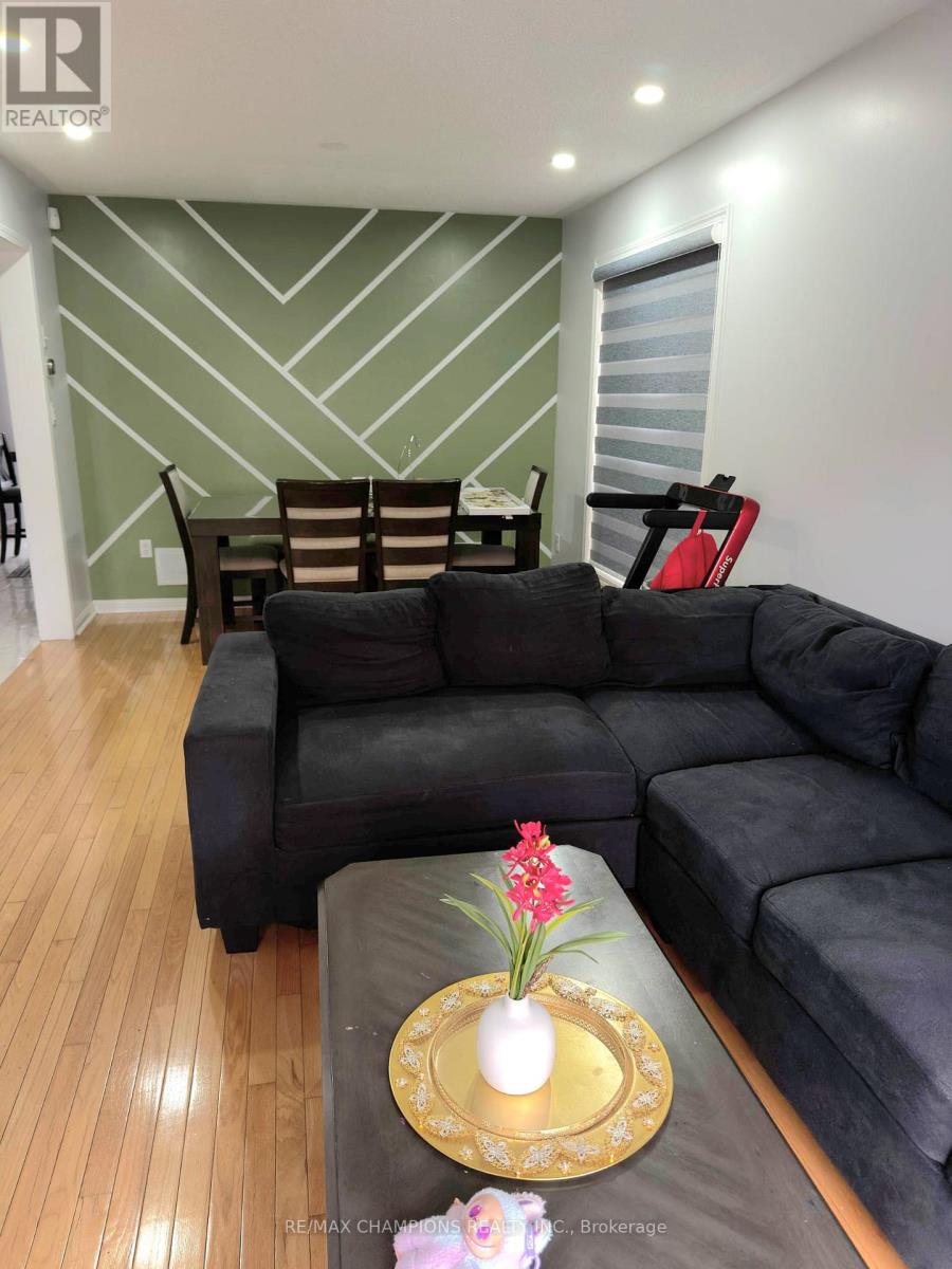 403 Brisdale Drive, Brampton, Ontario  L7A 3M5 - Photo 11 - W12503454