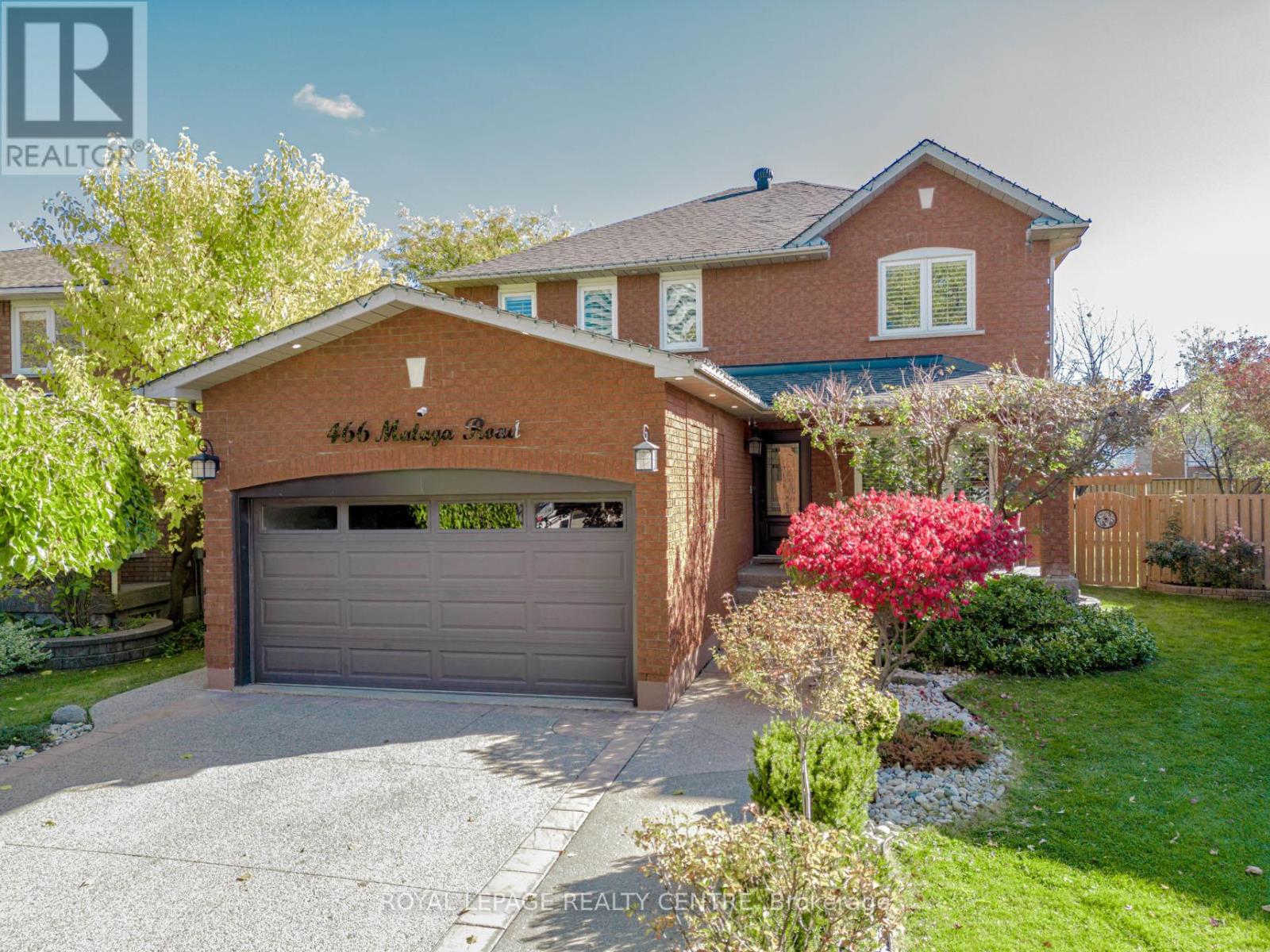 466 Malaga Road, Mississauga, Ontario  L5B 3W2 - Photo 4 - W12510290