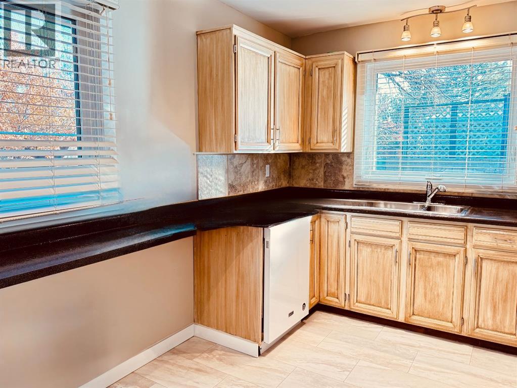 468 Cantrell Drive Sw, Calgary, Alberta  T2W 2K7 - Photo 3 - A2268207