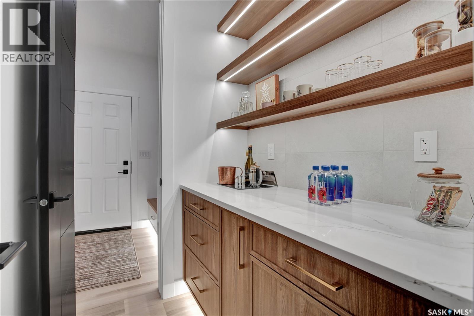 Property at 911 Traeger MANOR image 4