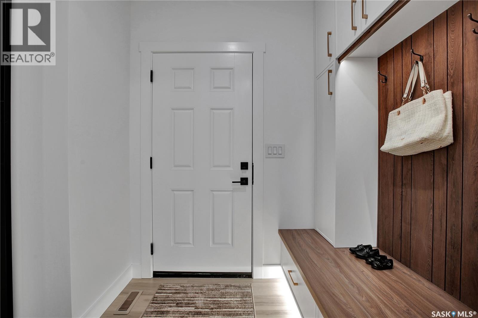 Property at 911 Traeger MANOR image 5