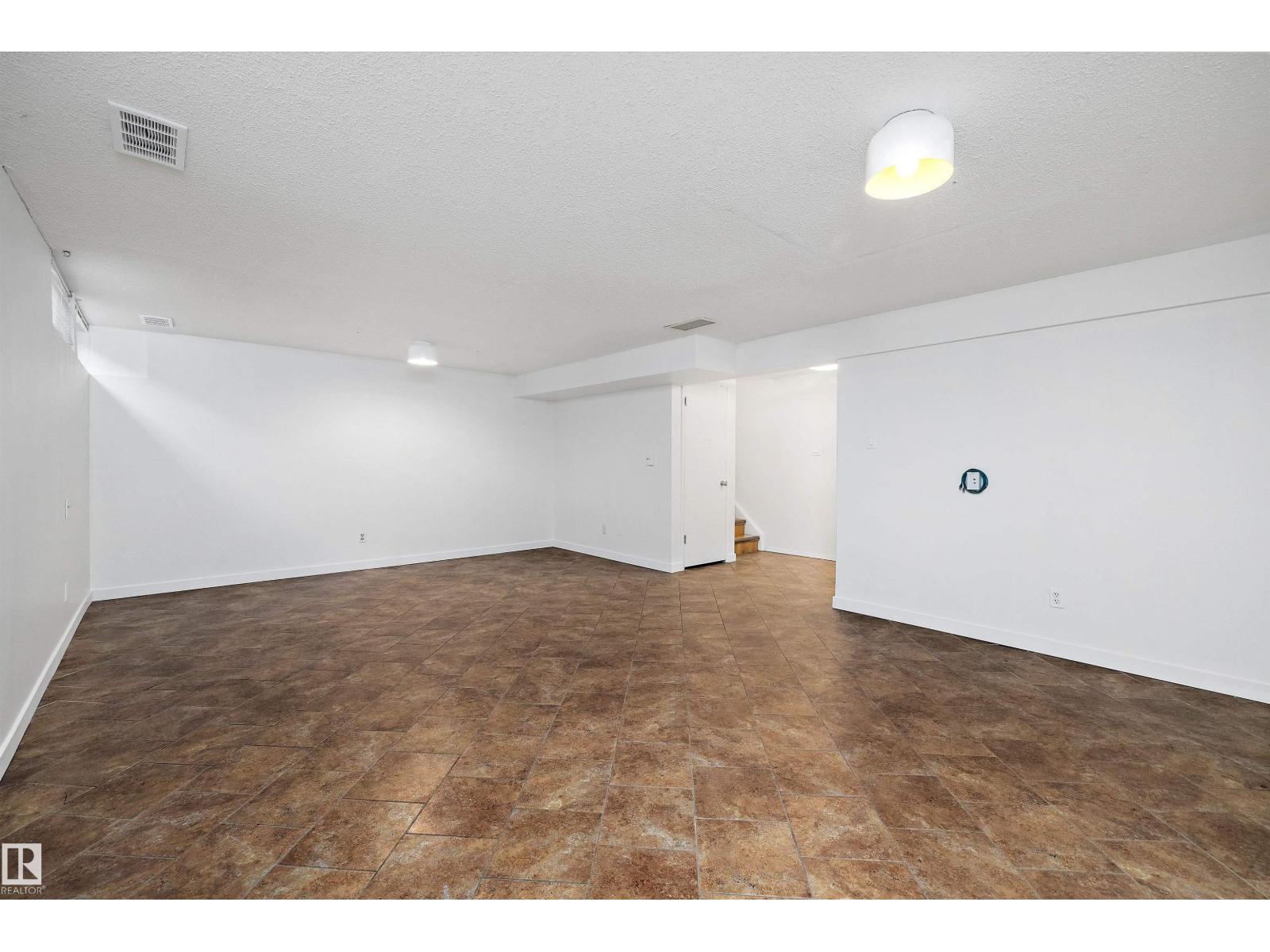 47 Royal Rd Nw, Edmonton, Alberta  T6J 2E7 - Photo 44 - E4464643