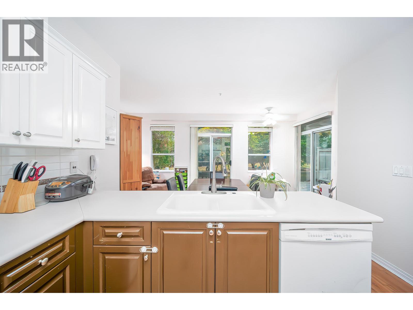 203 5270 Oakmount Crescent, Burnaby, British Columbia  V5H 4S1 - Photo 12 - R3064795