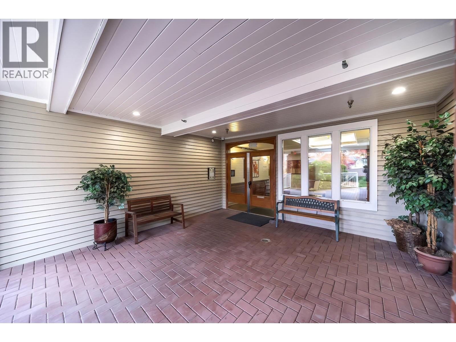 203 5270 Oakmount Crescent, Burnaby, British Columbia  V5H 4S1 - Photo 3 - R3064795